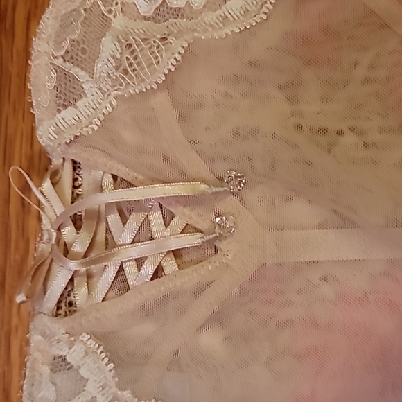 Fun and Sexy Garter - Picture 5 of 6